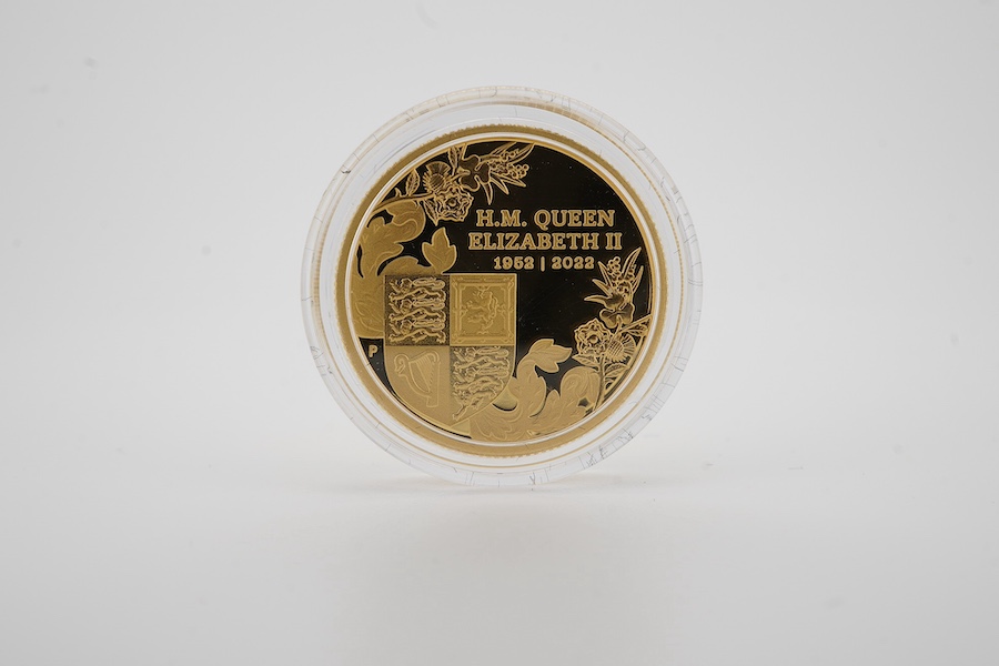 Australia gold coins, Perth mint The Queen's Platinum Jubilee 1/4 oz. gold proof $25, in case of issue with certificate